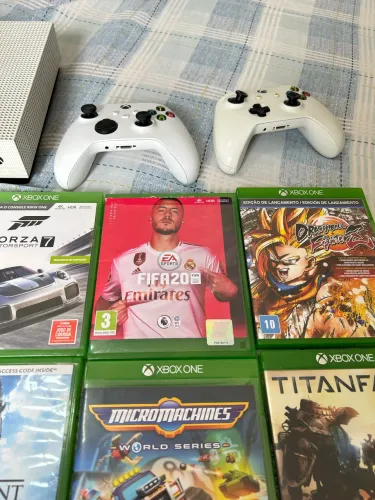 Xbox One S 1TB + 2 Controles + 17 Jogos (Inclui Spider-Man 2 Raro)