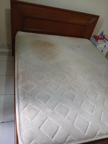 Cama Queen com colchão
