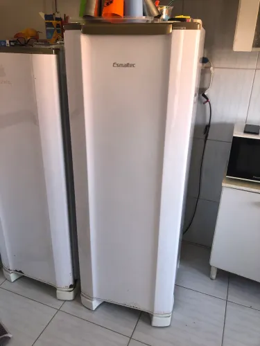 Geladeira ESMALTEC 290l FUNCIONANDO PERFEITAMENTE