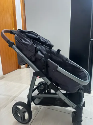 Carrinho de bebê + bebê conforto Epic Lite