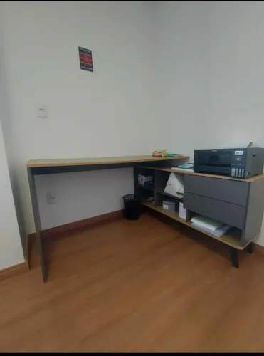 Escrivaninha em L com Estante - Linda e Funcional