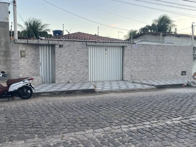 CASA EM PARNAMIRIM RN.