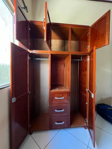 Guarda roupa médio
