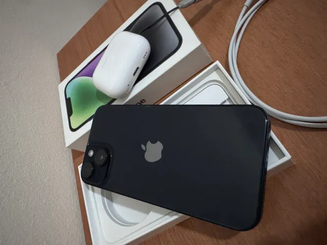 IPhone 14 + AirPods