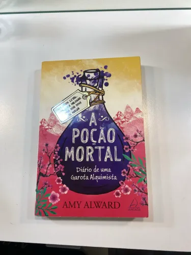 Livro A Poção Mortal - Amy Alward