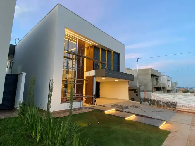 Sobrado em Condomínio, 3 quartos, 3 suítes, 272 m² no Villagio Toscana em Goiânia