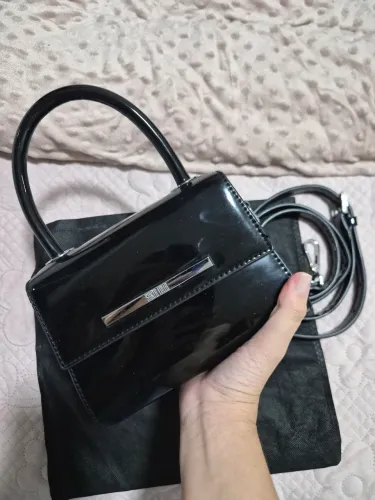 Bolsa Santa Lolla Pequena preta de verniz