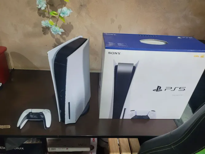 Vendo PS5 com 3 jogos 