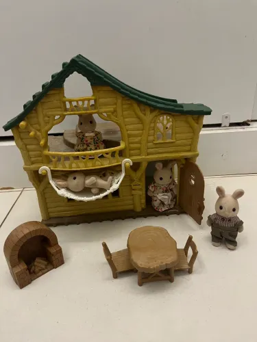 Casa do lago Sylvanian families + família Coelho de leite