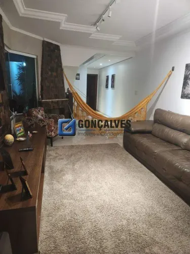Sobrado à venda no Bairro Nova Petrópolis, São Bernardo do Campo 4 quartos (3 suítes) 4 v