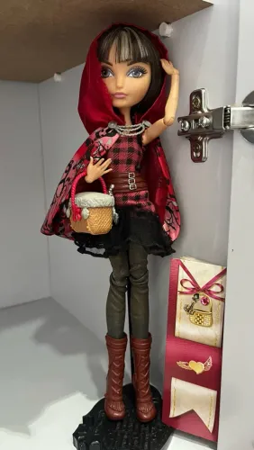 Cerise wood básica Ever After High