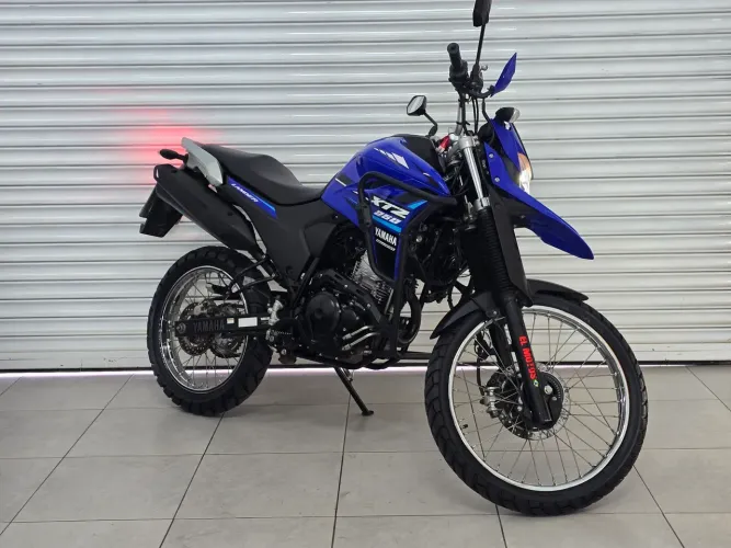 XTZ 250 Lander