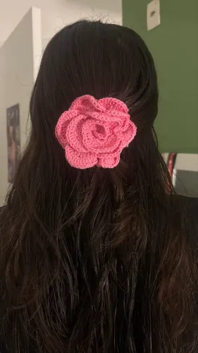 flor de cabelo de crochê