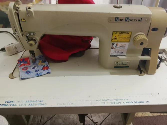 Máquina de costura industrial