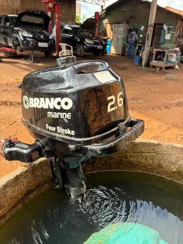 Motor de popa 4 tempos 2.6 HP marca branco 
