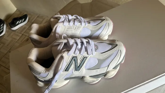 Tênis NB