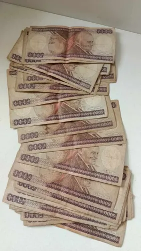 Coleção com 32 cédulas de 5000 cruzeiros