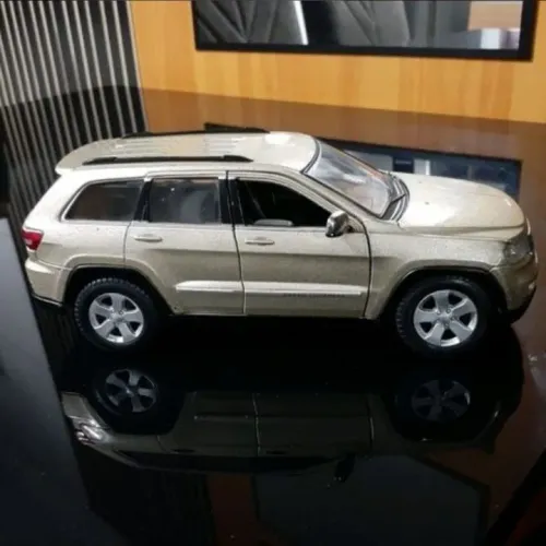 Miniatura jeep grand cherokee carro