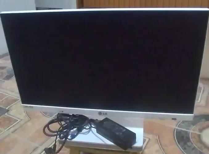monitor e cpu com defeito