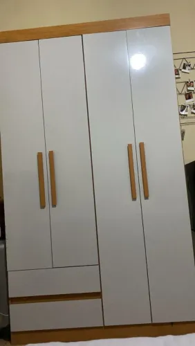 Guarda roupas 4 portas