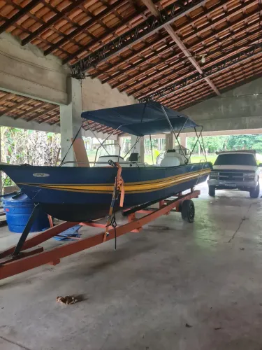 Vendo esta belíssima lancha