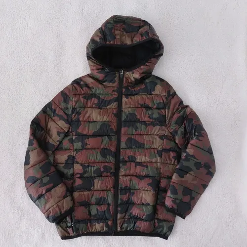 jaqueta puffer zara camuflada infantil