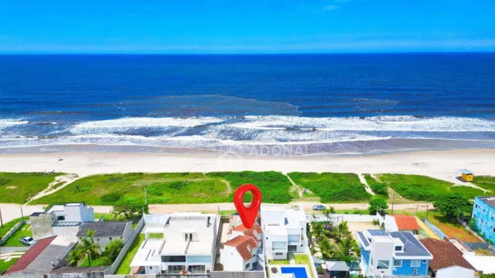Sobrado em Condomínio de Frente para o Mar, com 3 dormitórios à venda, 108 m² por R$ 700.0