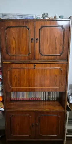 Estante de madeira