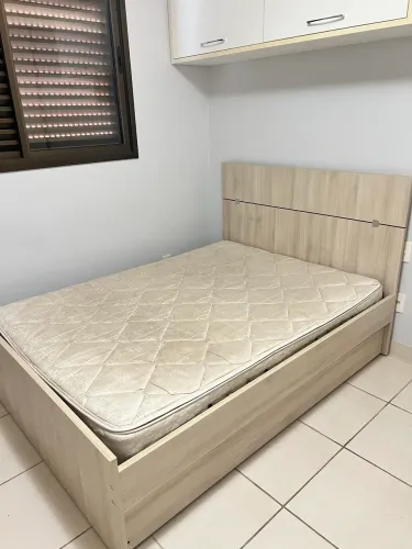 Cama casal com colchão