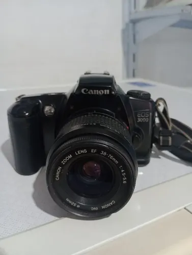 Máquina fotográfica analógica Canon EOS 3000