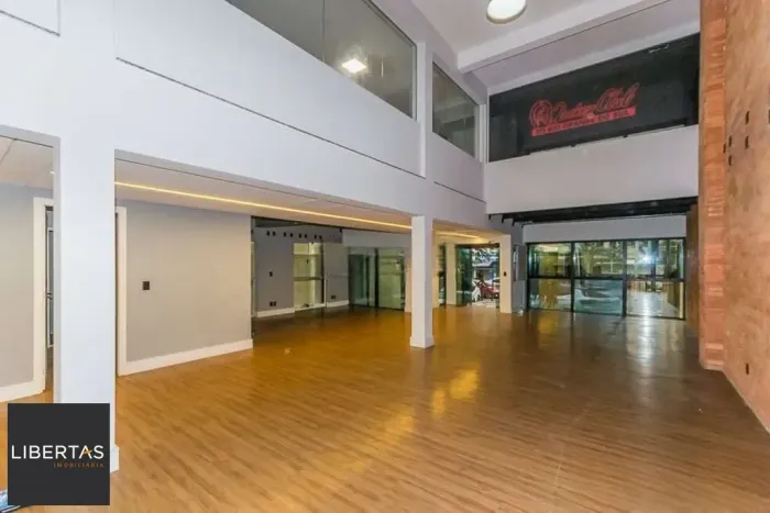 Ponto comercial para alugar na Avenida Cristóvão Colombo, 2450, Floresta, Porto
