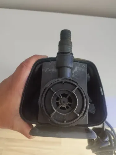Bomba de recalque BOYU 4000L/H usada