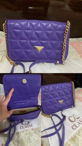 Bolsa em Couro marca Classe, tiracolo ,  alça detalhe em corrente dourada, usada!!