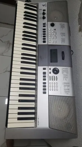 Teclado yamaha psr e413