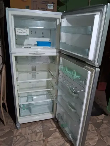 Vende se geladeira frost free 450 litros funcionando perfeitamente