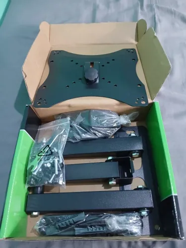 Vendo um suporte articulado para TV.