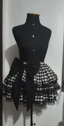 Saia junina preta e branca flanela