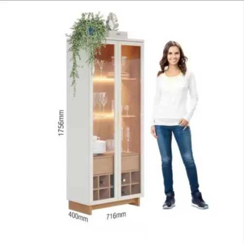 Cristaleira com portas de vidro