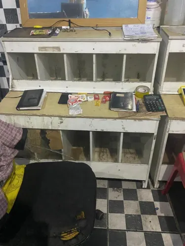 Vendo expositores de ração 