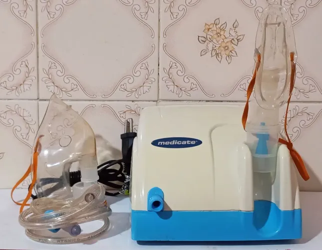 Inalador Nebulizador Medicate MD1000 Completo Com Máscaras e Mangueira Bivolt - Usado