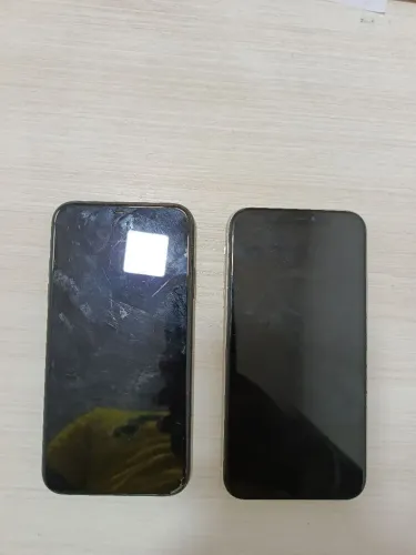 iPhones XR e 11, ambos para conserto ou retirada de peças!! Placas boas