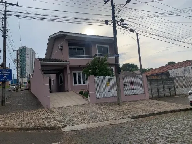 Lindo sobrado em ótima localização de Uvaranas  - A/C Veículo ou imóvel  !!!!!