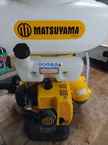 Vendo ou troco  pulverizador e soprador semi novo 