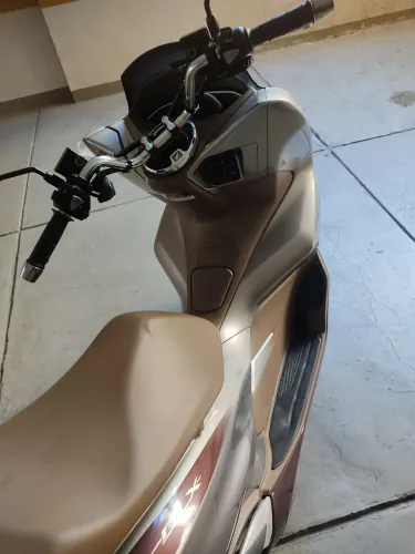 Vendo PCX tudo Pago