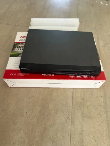 Gravador Digital IP NVR Hikvision Série DS-7600 (Embedded NVR) + HD Purpple 4TB