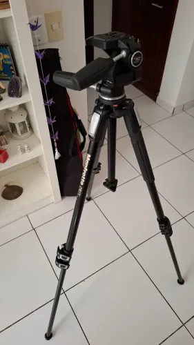 Tripé Manfrotto 190X com Cabeça Manfrotto 804RC2 (cabeça de 3 vias)