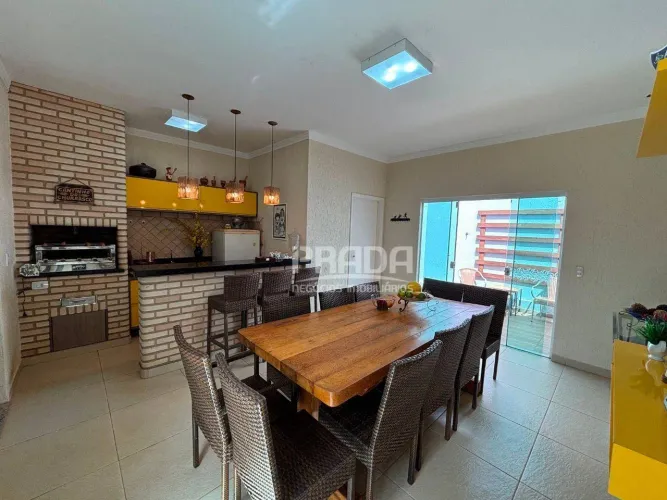 Casa completa com suíte, varanda gourmet e sistema fotovoltaico