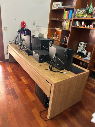 Mesa para escritório grande e reforçada