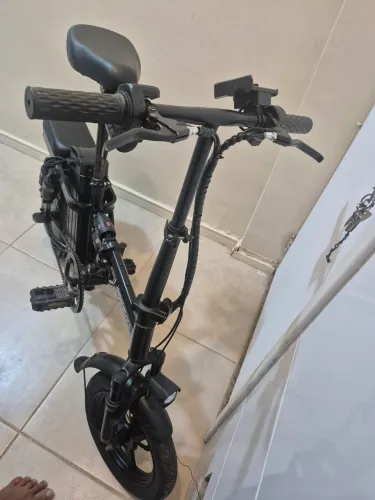 Bicicleta elétrica dobrável mini semi nova excelente estado 2300 reais apenas