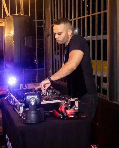 Dj com a boate completa, preço exclusivo de fim de ano